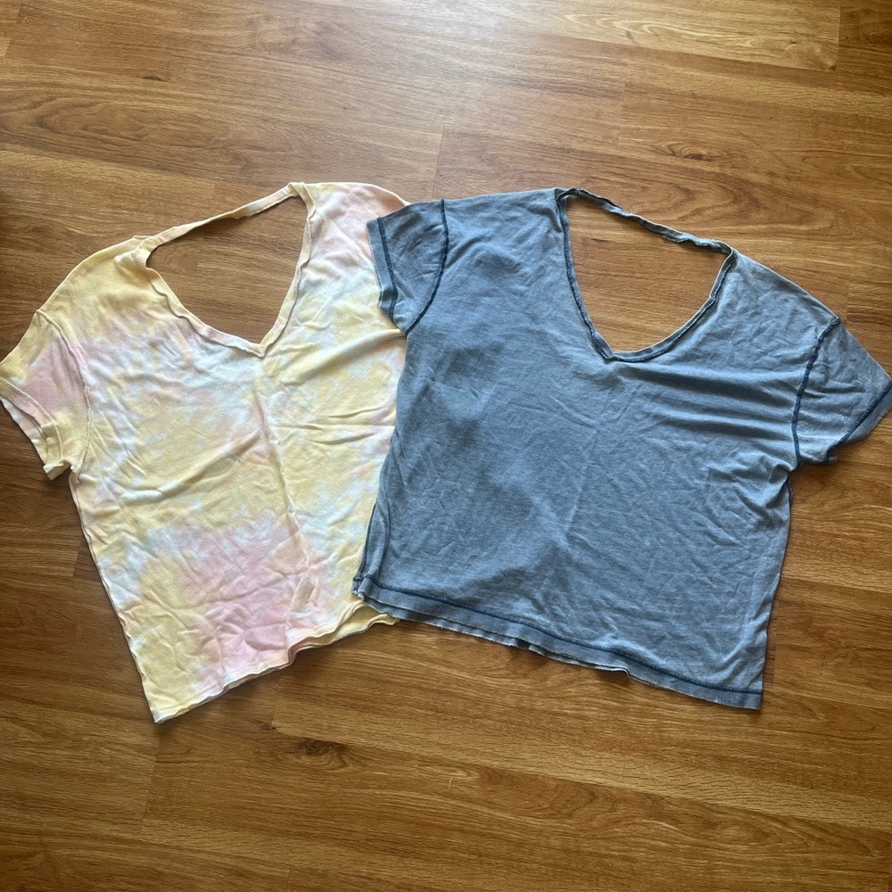Free People 2 Casual V-Neck Women Tops - Gray and Yellow